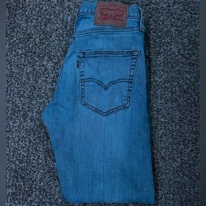 Men’s blue Levi’s jeans